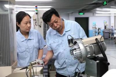 新鄉(xiāng)化纖成立新材料研究院 構(gòu)筑創(chuàng)新引擎，驅(qū)動(dòng)纖維技術(shù)研發(fā)與產(chǎn)業(yè)轉(zhuǎn)化